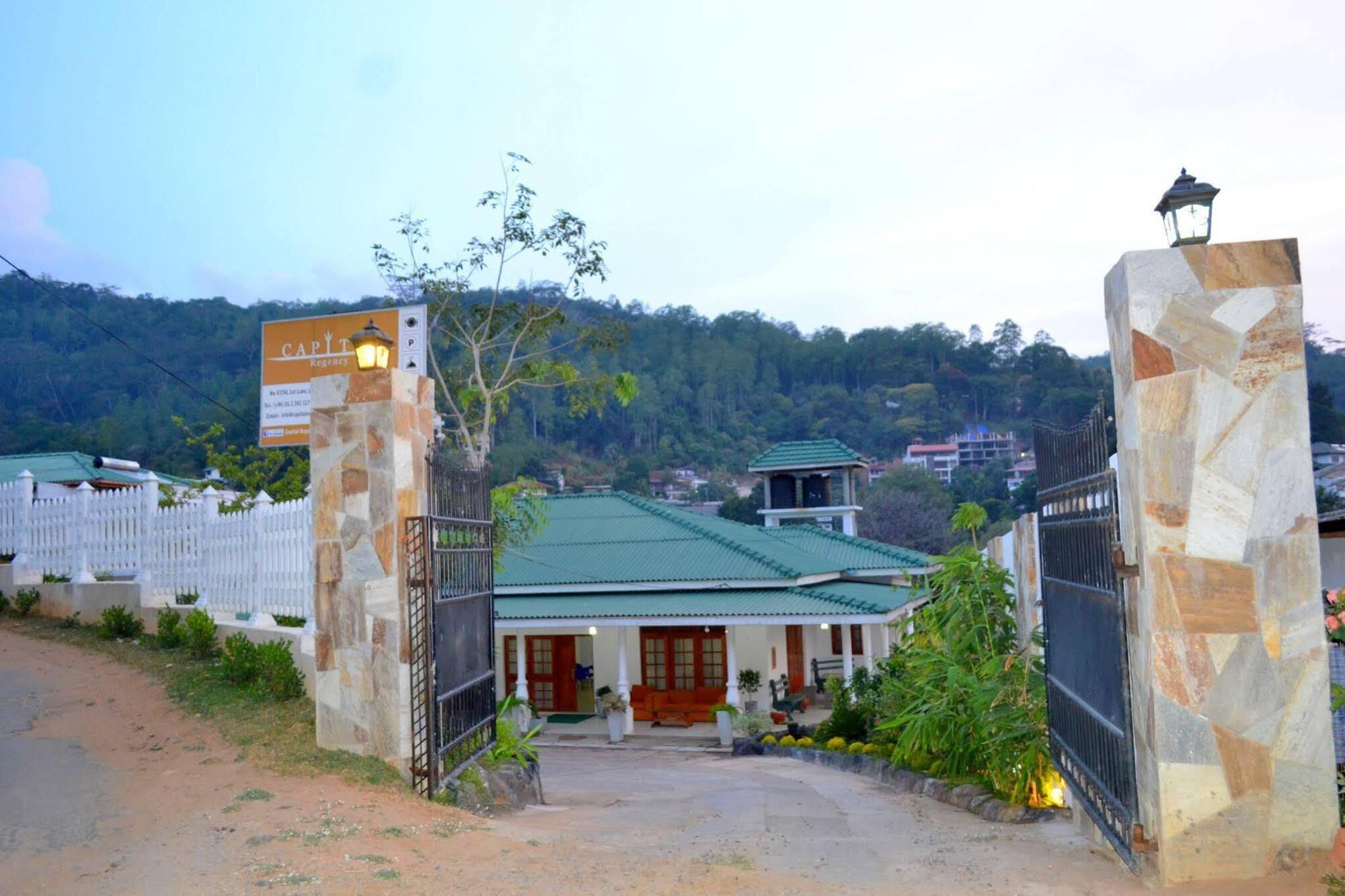 Capital Regency Hotel Kandy Eksteriør billede